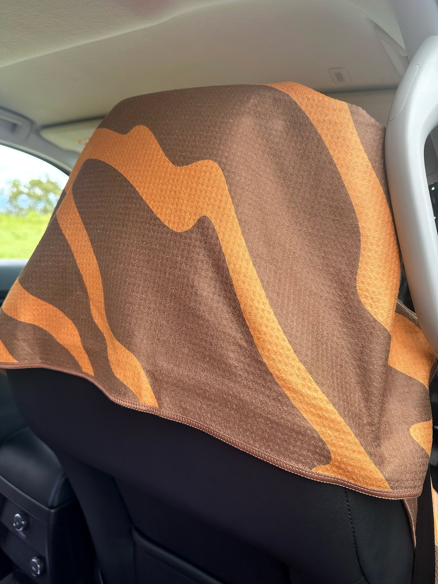 HOODED: CARAMEL SWIRL